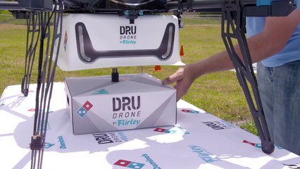 Скачать видео: Première livraison de pizza en drone par Domino's pizza