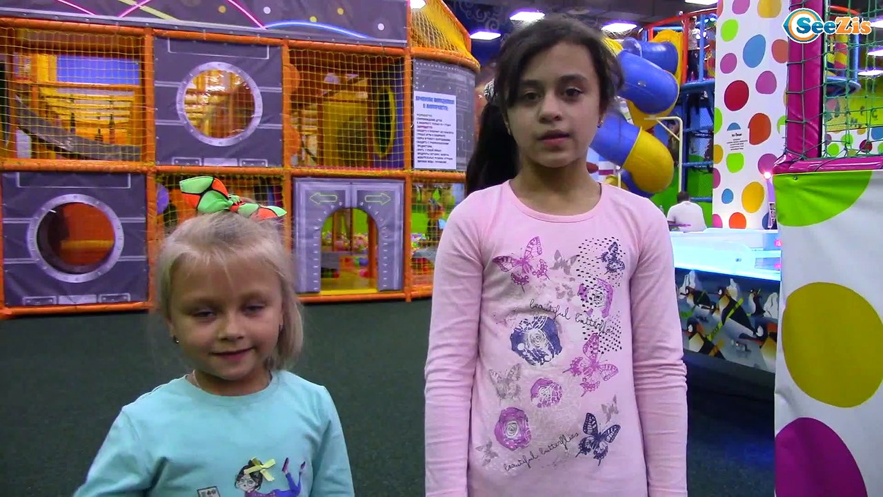ВЛОГ Развлекательный Центр Для Детей Ярослава и Рита Прыгают на Батутах Kid's Intertainment Center