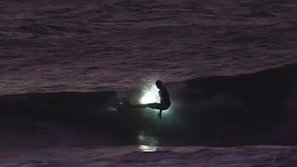 This tiny cube light allows you to surf at night