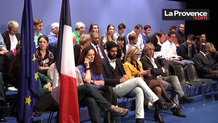 Macron rassemble des partisans de tous bords