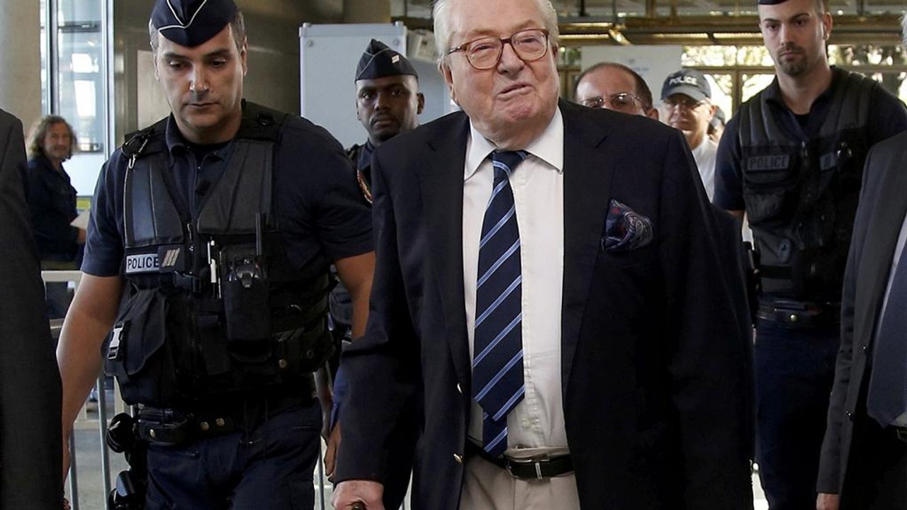 Jean-Marie Le Pen mantiene la presidencia de honor del Frente Nacional