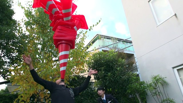 Japanese man balances 26 cones on his chin