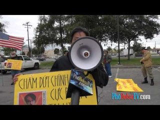 Biểu tình phản đối trước văn phòng luật sư Nguyễn Xuân Nghĩa - phần 1