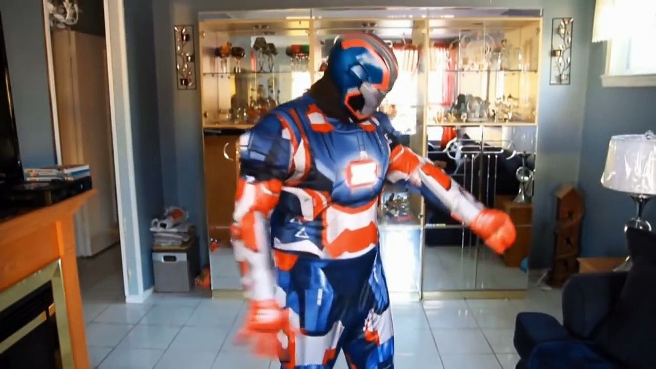 SUPER SPIDERMAN vs THE MASK IRL - Spider-man Diet Coke and Mentos Prank - part 2