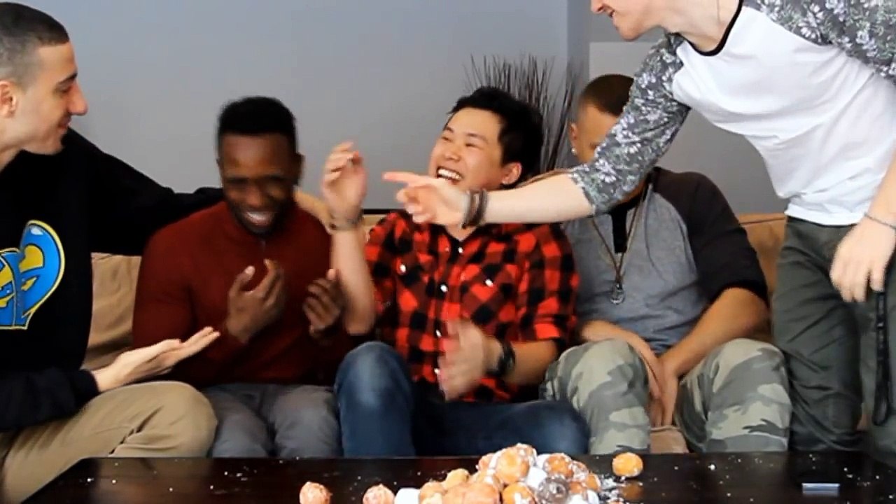 100 DONUTS in 10 Minutes CHALLENGE!