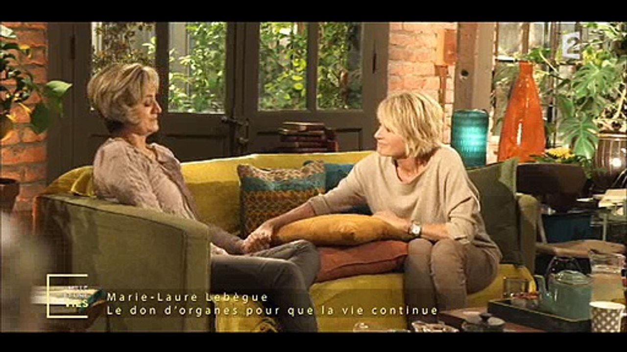 Sophie Davant très émue dans "Mille et une vies" sur France 2 - Regardez