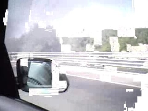 Coccinelle en feu a l'autoroute de Bizerte par Hatem Klouz