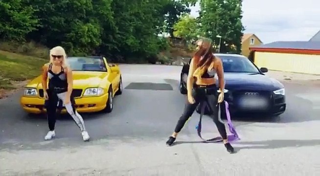 Quoi de mieux pour s'entrainer que de tirer des voitures