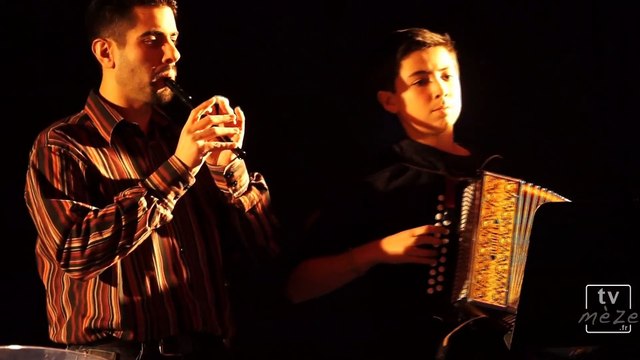 Adiu paure carnaval par l'atelier de musique traditionnel de Mèze
