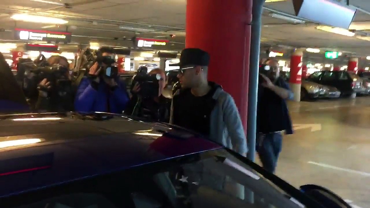 Neymar arriving in Barcelona