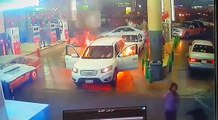 Une voiture prend feu dans une station essence et ils maitrisent rapidement le feu