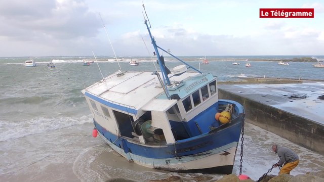 Tempête. Le Fleurenn ar Mor à la côte à Plouescat