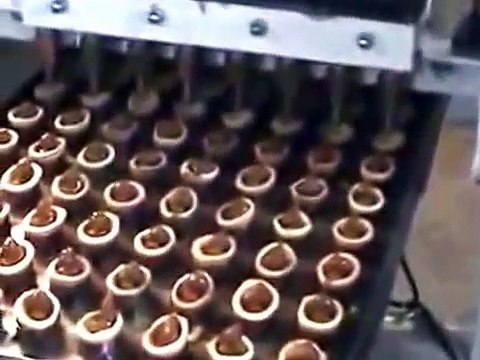 Видео работы машины кондитерской, универсальной, дозирующей - наполнение начинкой печенья орешки