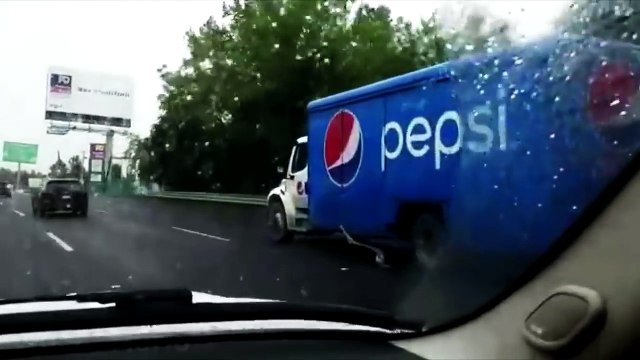 Un enfant conduit à plus de 100 km/h au Mexique