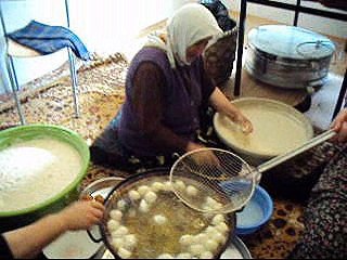 BILIK KÖYÜNÜN MARİFETLİ ELLERİ,LOKUM PİŞİRME