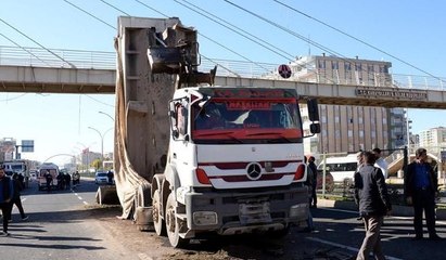 Damperi açılan kamyon faciası: 3 yaralı