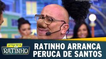 Ratinho arranca peruca de Santos
