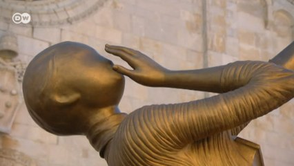 Dev Salvador Dali heykelleri