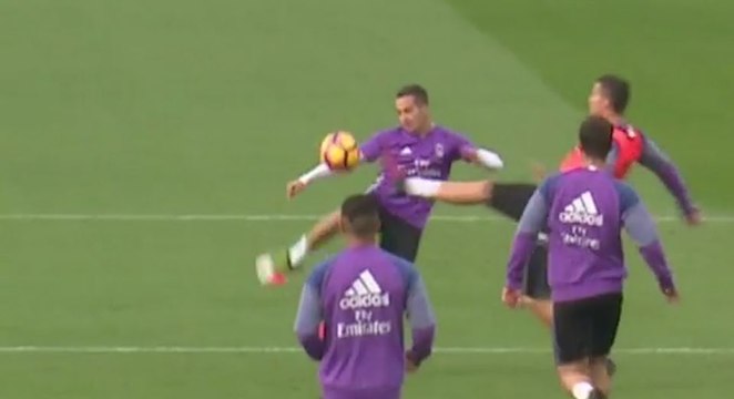 La vilaine semelle de CR7 à l'entraînement du Real Madrid
