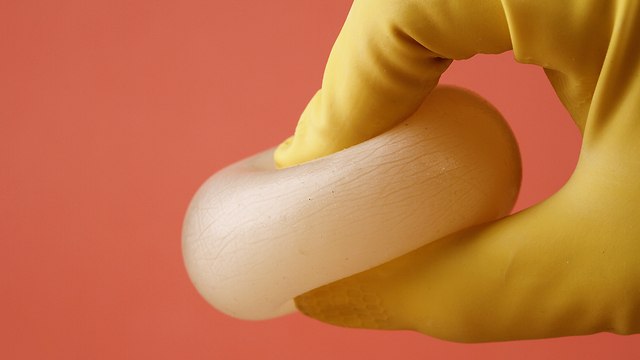 What happens when you soak an egg in vinegar?