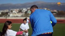 Fundación: Los ex jugadores del Barça hacen un clínic para 220 niños refugiados en Grecia
