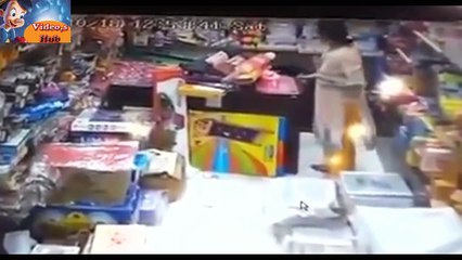 Larki ki Besharm Chori  in Camera