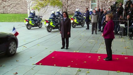 القادة الاوروبيون واوباما يوجهون تحذيرا الى ترامب في برلين