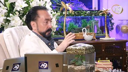 Münafık boş işler peşindedir, Allah’ın varlığı beyninde rahatsızlık meydana getirir