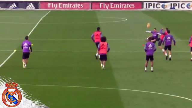 Cristiano Ronaldo Insane Injury Tackle vs Lucaz Vazquez on Real Madrid Training 18-11-2016