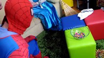 Spiderman Cooking Pizza Mc lanche feliz Pets Mc Donalds w/ Frozen Superhero In Real Life IRL ;)