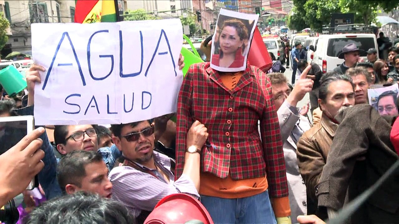 Habitantes de La Paz culpan al gobierno por escasez de agua