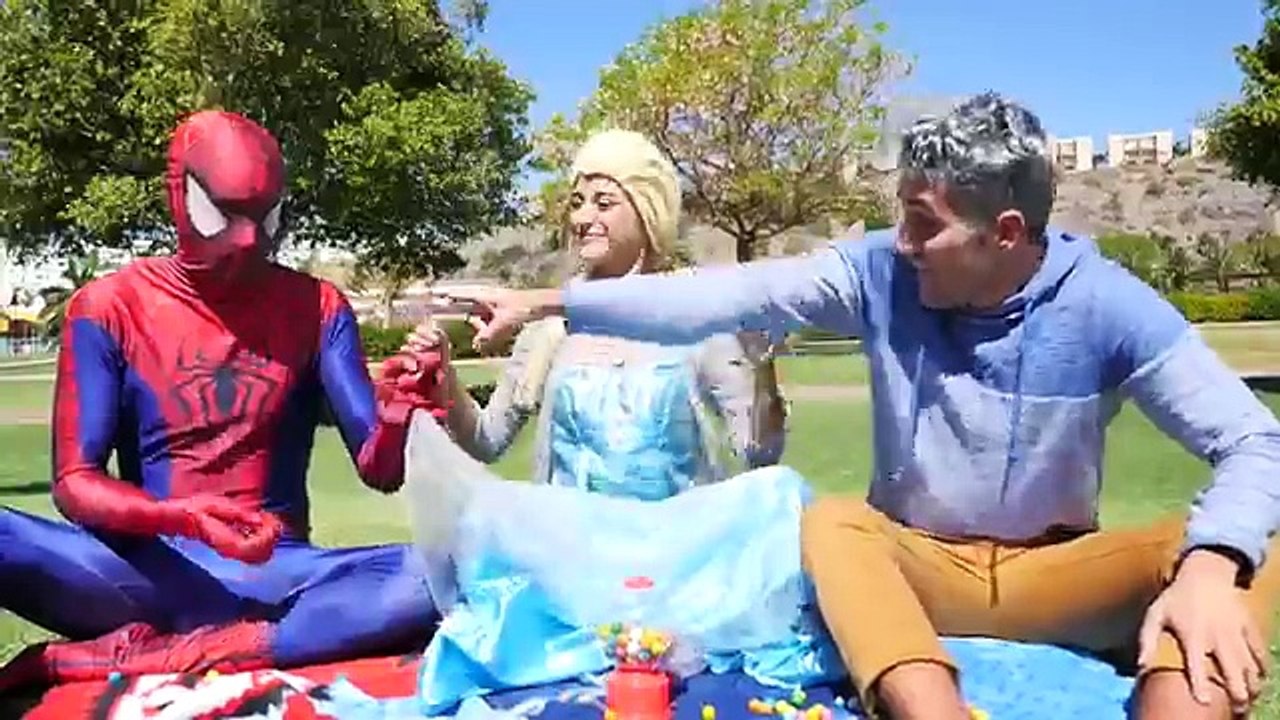 Frozen Elsa Spiderman vs Jack Frost Vampire w Pink Spidergirl Superhero Fun in Real Life
