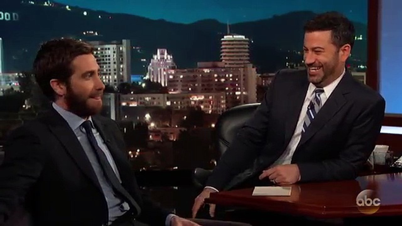 Jimmy Kimmel Tries On Jake Gyllenhaals Lipstick