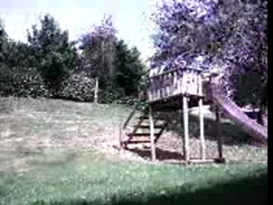 CASCADE SAUT JEUX ENFANTS