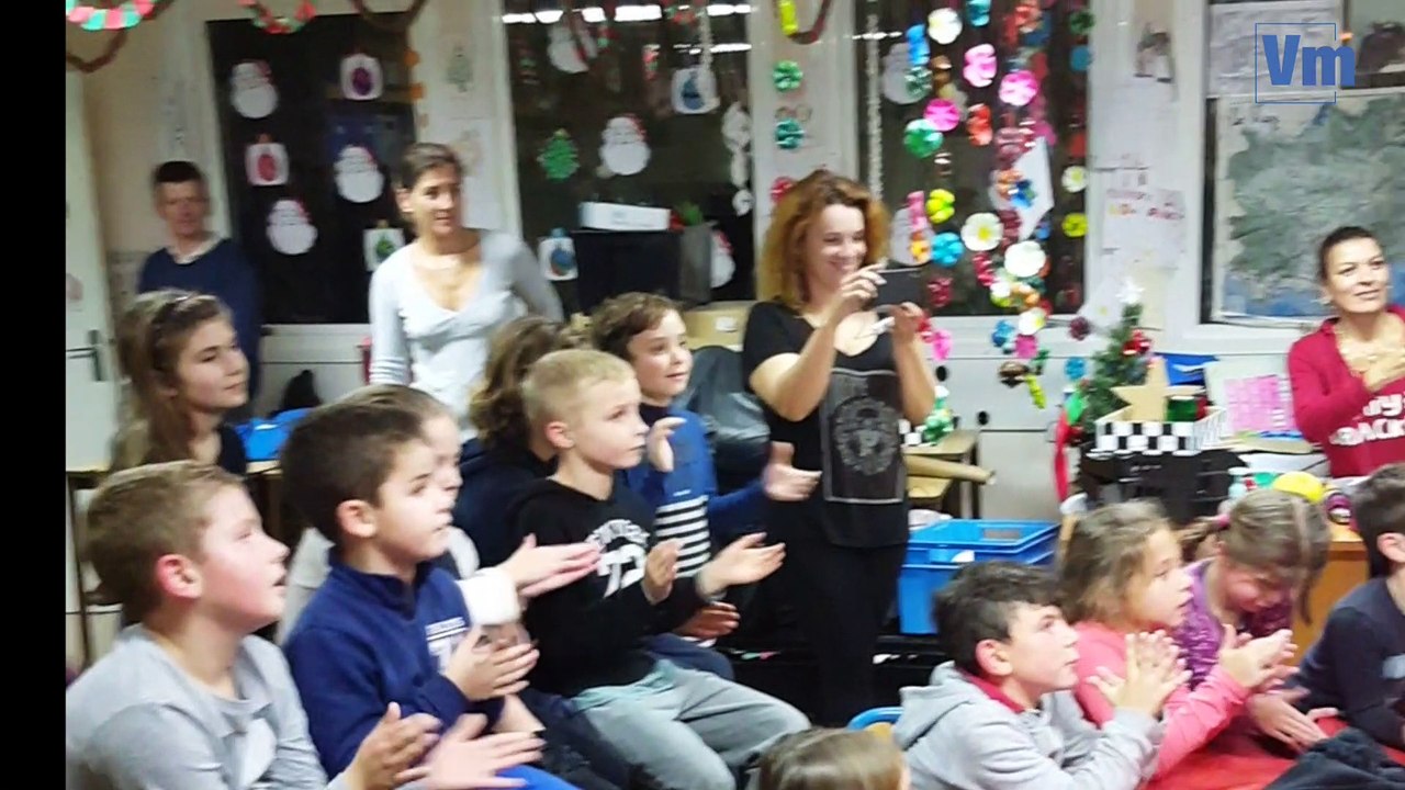 Les amants de la Bastille chantent pour les petits revestois