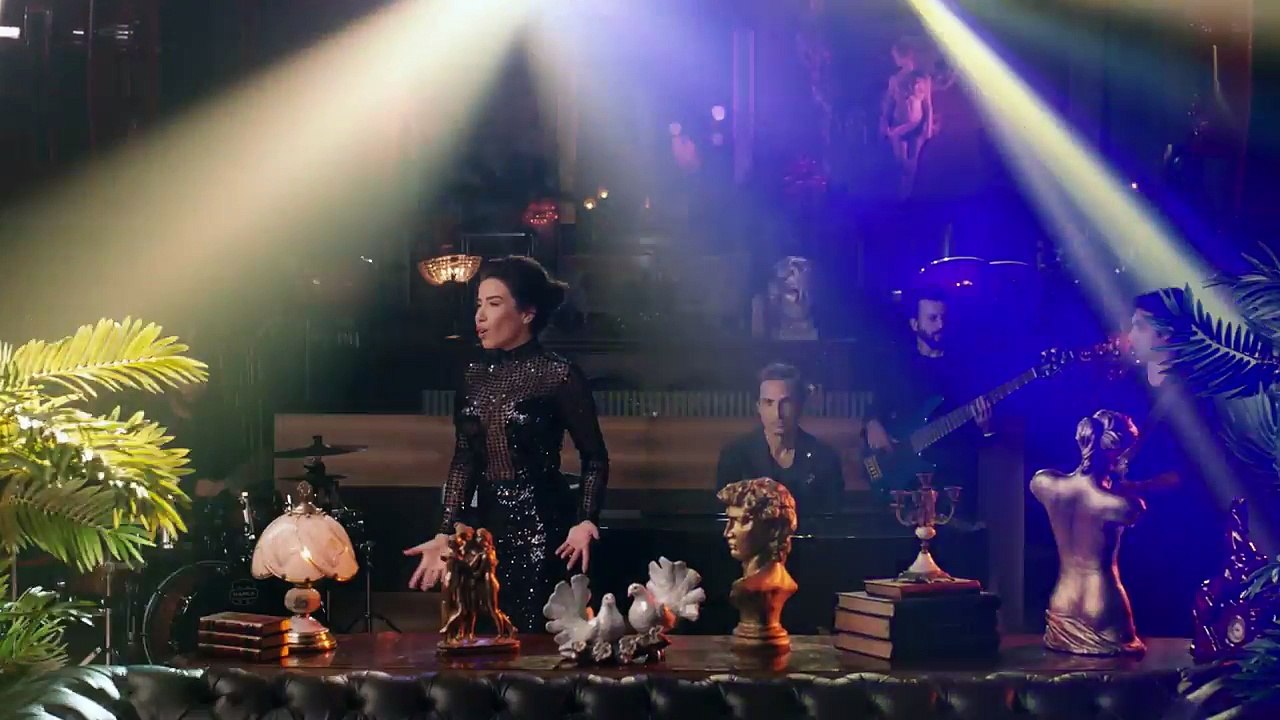 Burcu Güneş & Enbe Orkestrası - Ağır Yaralı