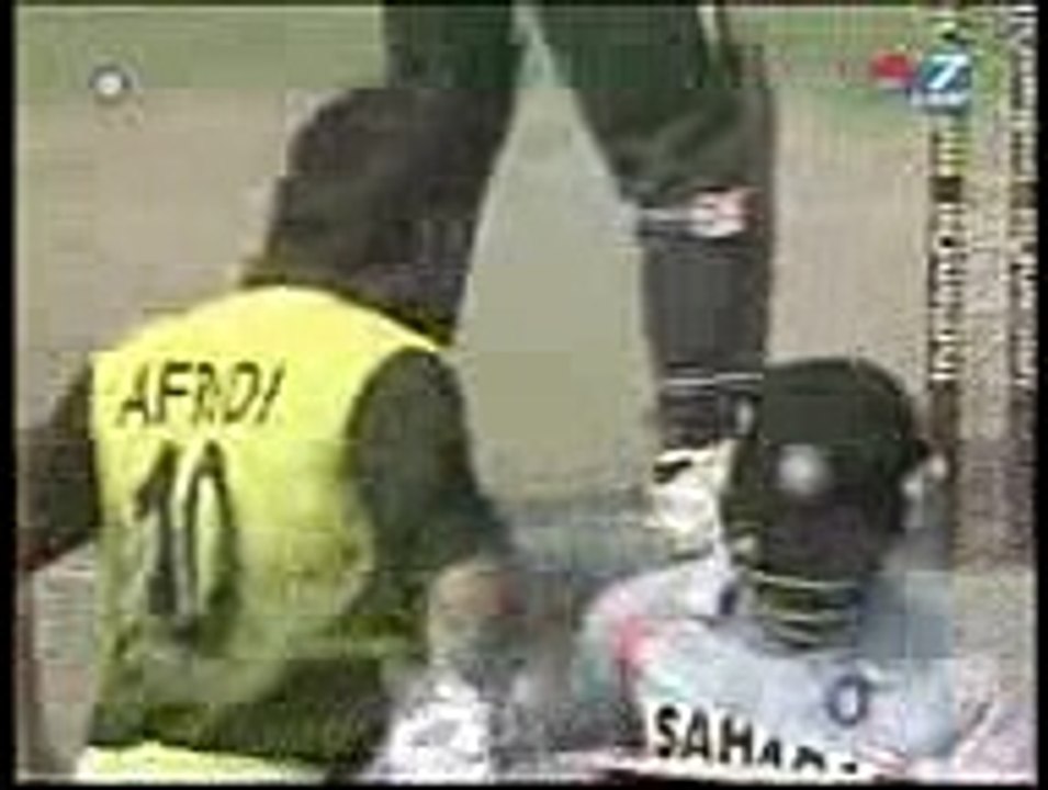 Afridi_Vs_Gambhir(sweetwap.com)