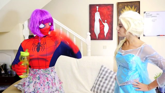 Frozen elsa vs Pink spidergirl vs Spiderman vs Maleficent - Fat Elsa - Superhero Fun in Real Life