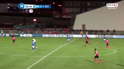 Centre capté dans les airs par le gardien