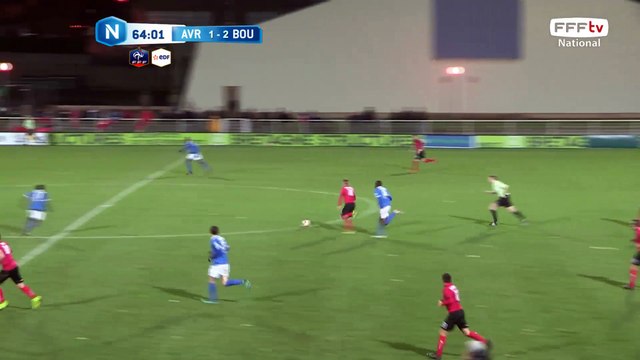 Une contre attaque qui se termine par un centre mal ajusté