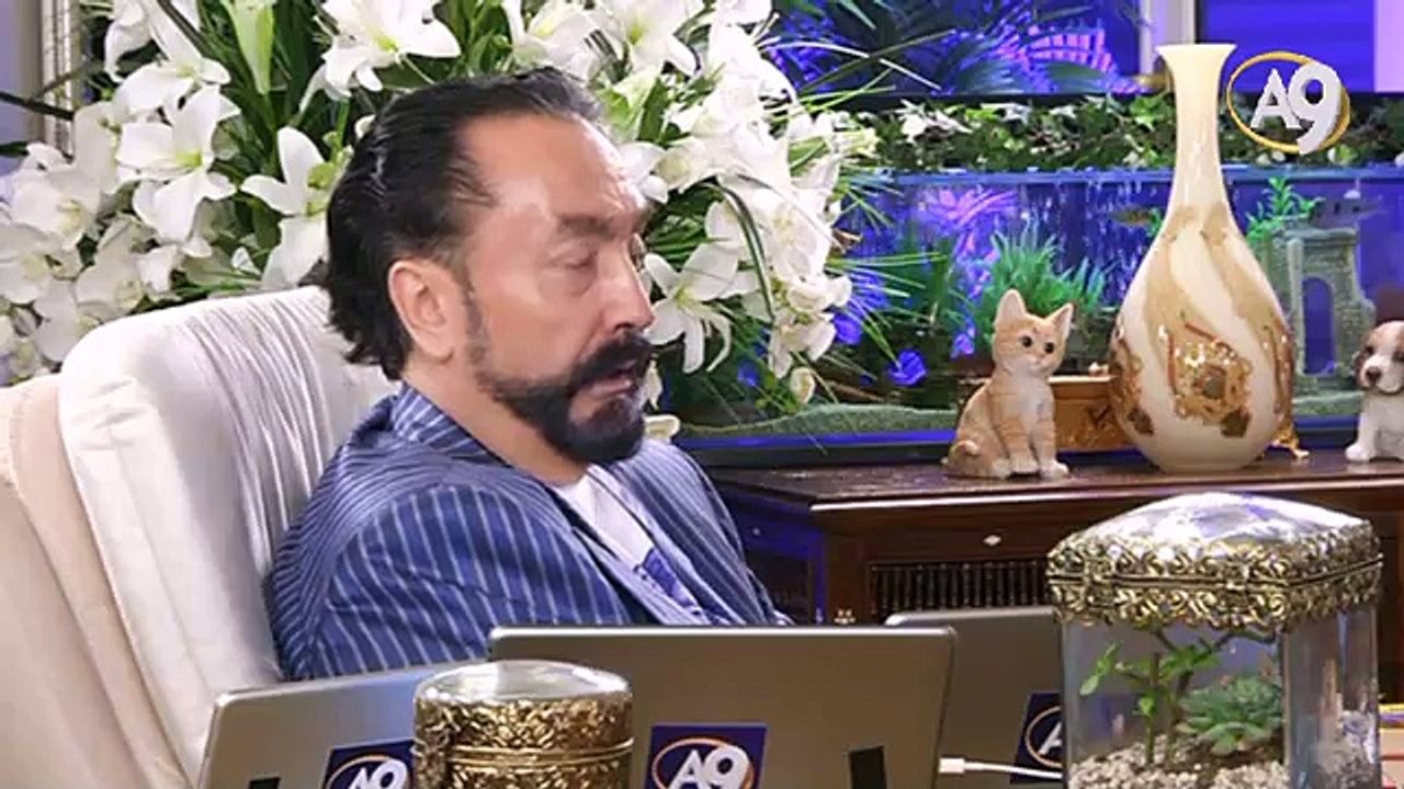 Münafık dilini eğip bükerek devamlı yalan söyler