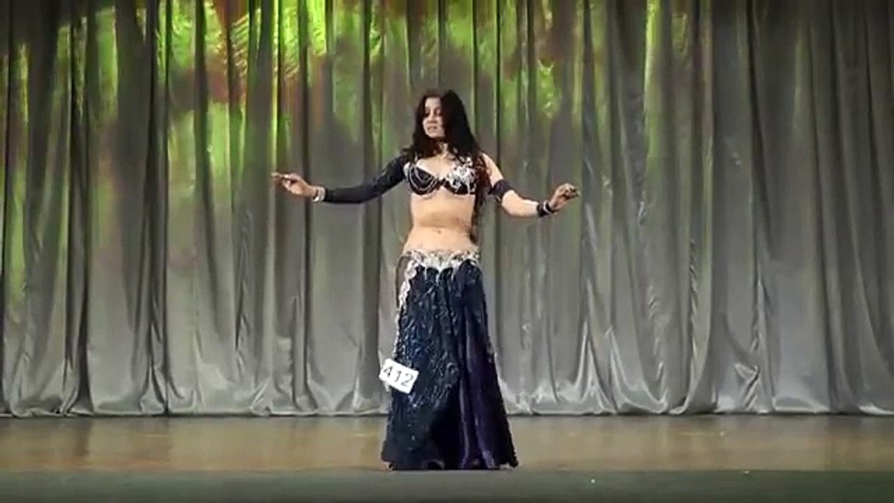 SUPERB, HOT, BEAUTIFUL ARABIC DANCER
