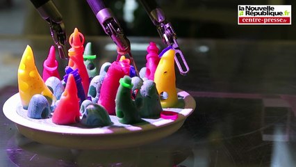 VIDEO.  Le public teste le robot chirurgical au CHU de Poitiers