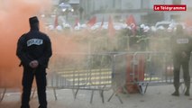 Brest. Des pompiers manifestent pendant le lancement du téléphérique