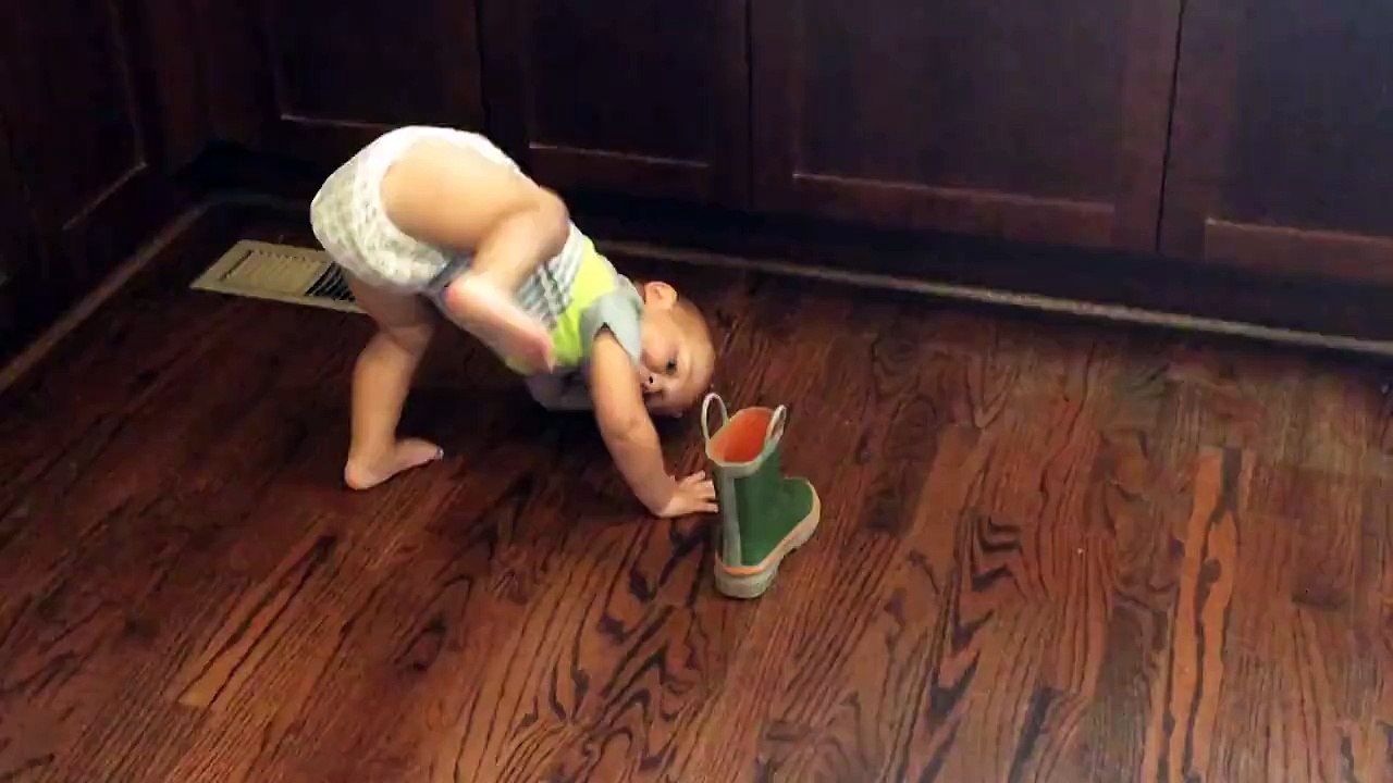 bebe y bota