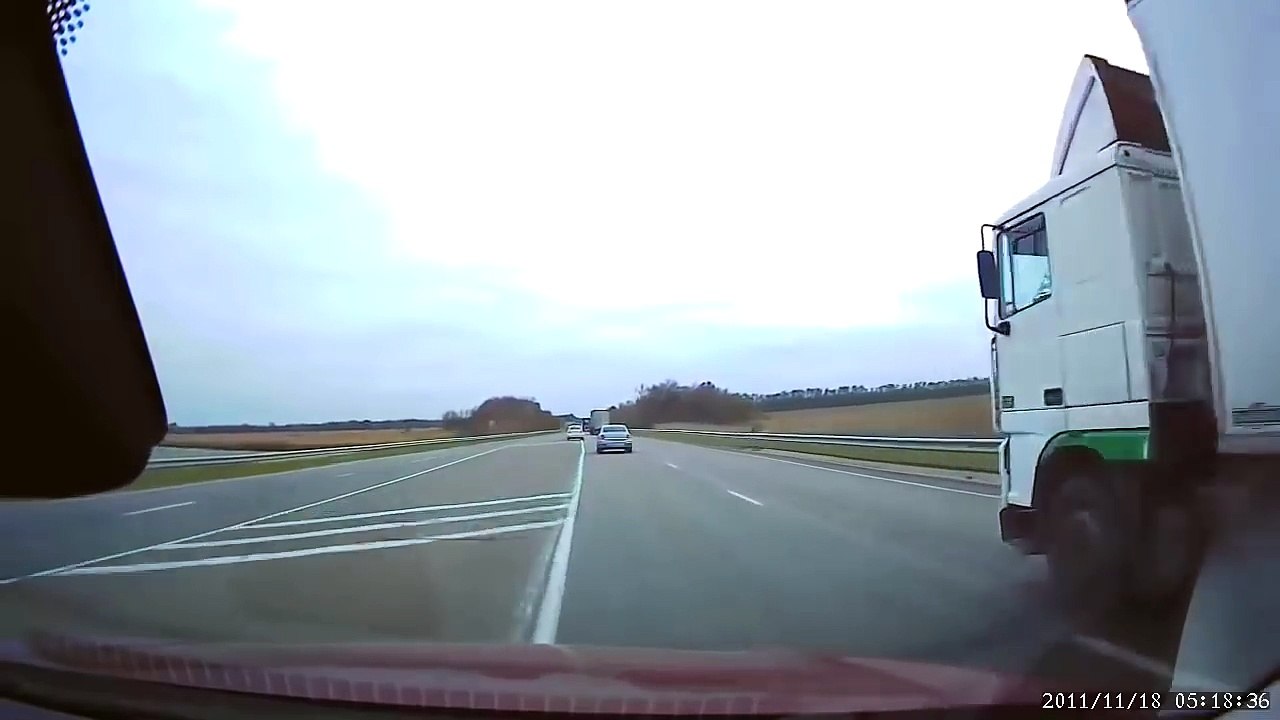 Collision frontale avec un camion pendant un dépassement en Russie