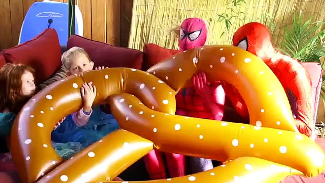 Frozen Elsa Becomes A MAN! W/ Spiderman Pink Spidergirl Rapunzel Maleficent Joker Anna Ariel Hulk