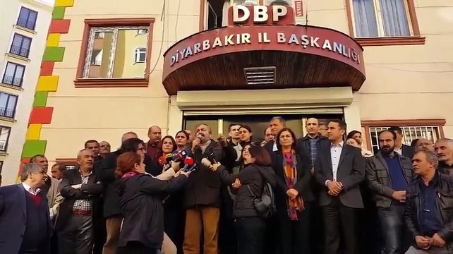 Sırrı Süreyya Önder (AMED ) Diyarbakır`da Tutuklamalarla İlgili Önemli Açıklamalarda Bulundu.