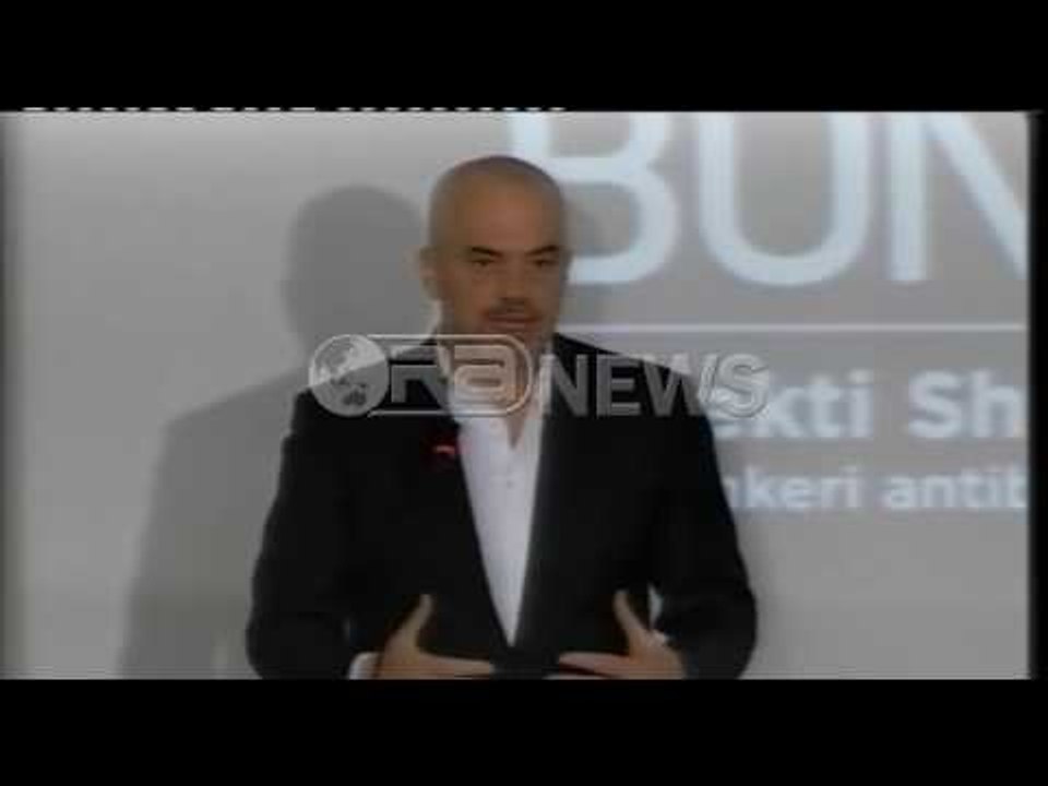 Ora News - Banderola mbi Bunk’art 2: Edvin Rama kërko falje për vrasjen Hafzi Nelës