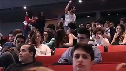 MINISTRO MENDONÇA FILHO REBATE “ESTUDANTE” DA UNE: QUEM TIRA RECURSOS DE EDUCAÇÃO É A RECESSÃO